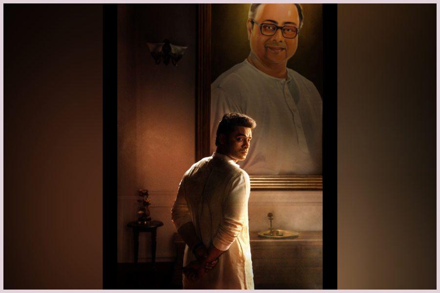 Mohan Lal-Prithviraj celebrate Tovino Thomas B-Day with L2E poster