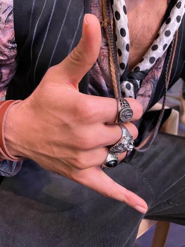 Vijay Devarakonda dances to a mass number in Liger
