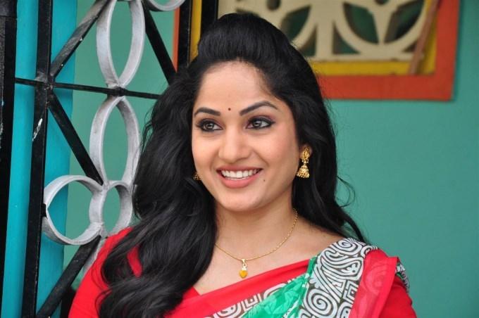Telugu Actress Surprise Take On AP Voters