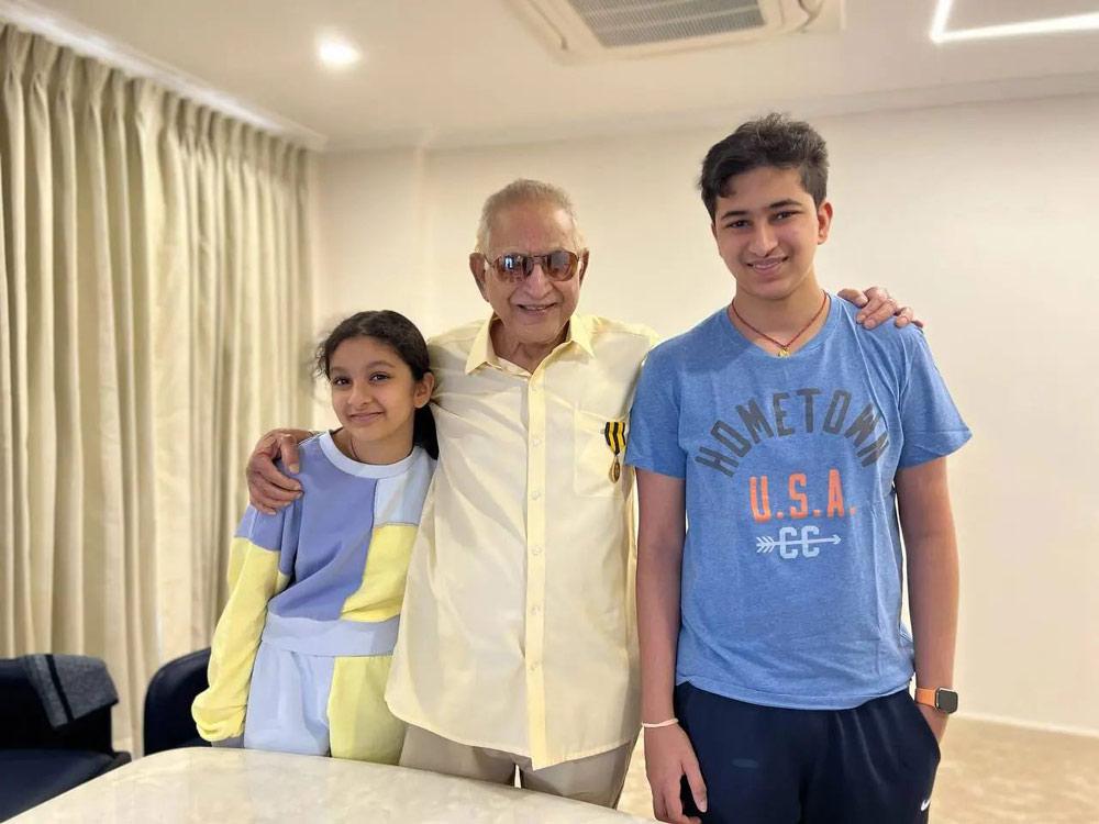 Mahesh's children enjoy memorable Monday lunch