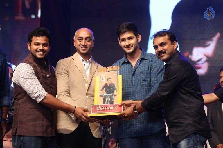 Kakinada Boy's Best Compliment to Srimanthudu