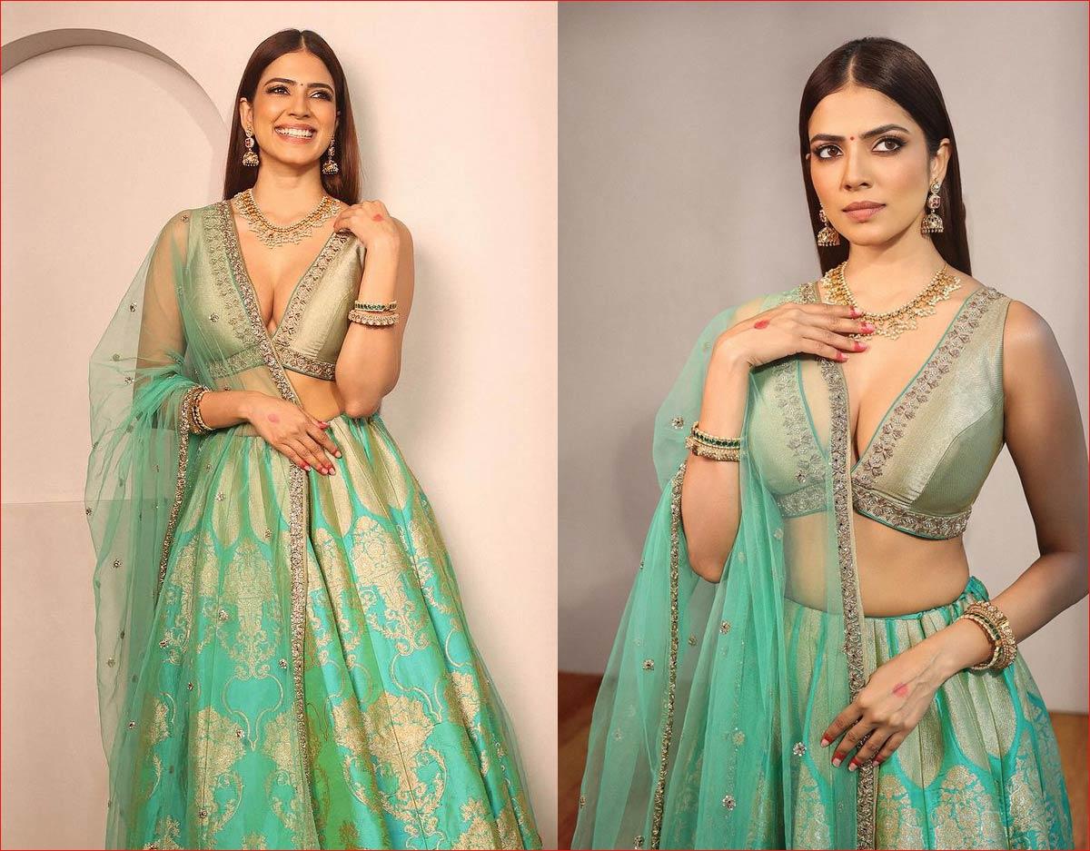 Malavika Mohanan Stuns in Traditional Wear