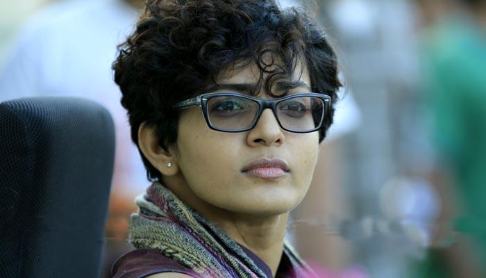 Heroine Says NO To Sexual Favors!