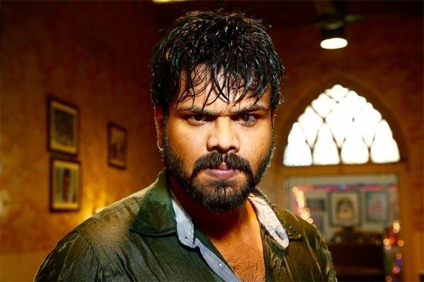 Manoj Agrees With Reviews!
