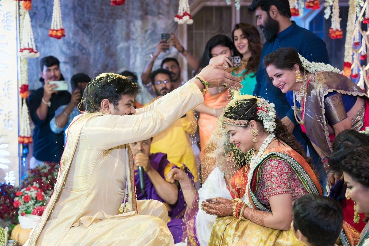 Manoj &amp; Mounika Beautifully Shot Wedding Song Reflects Their Strong Bond