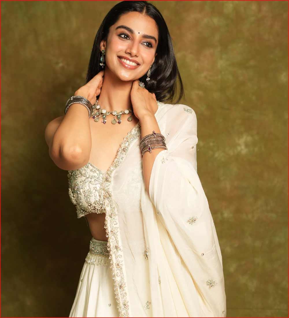 Meenakshi Chaudhary to shun house wife roles
