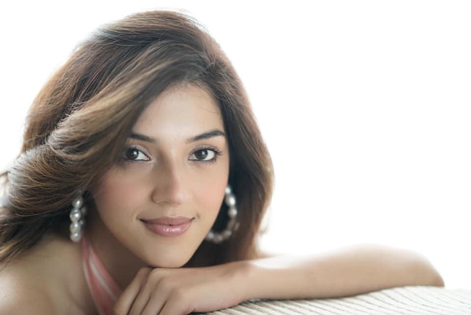 Mehren signs a breezy entertainer