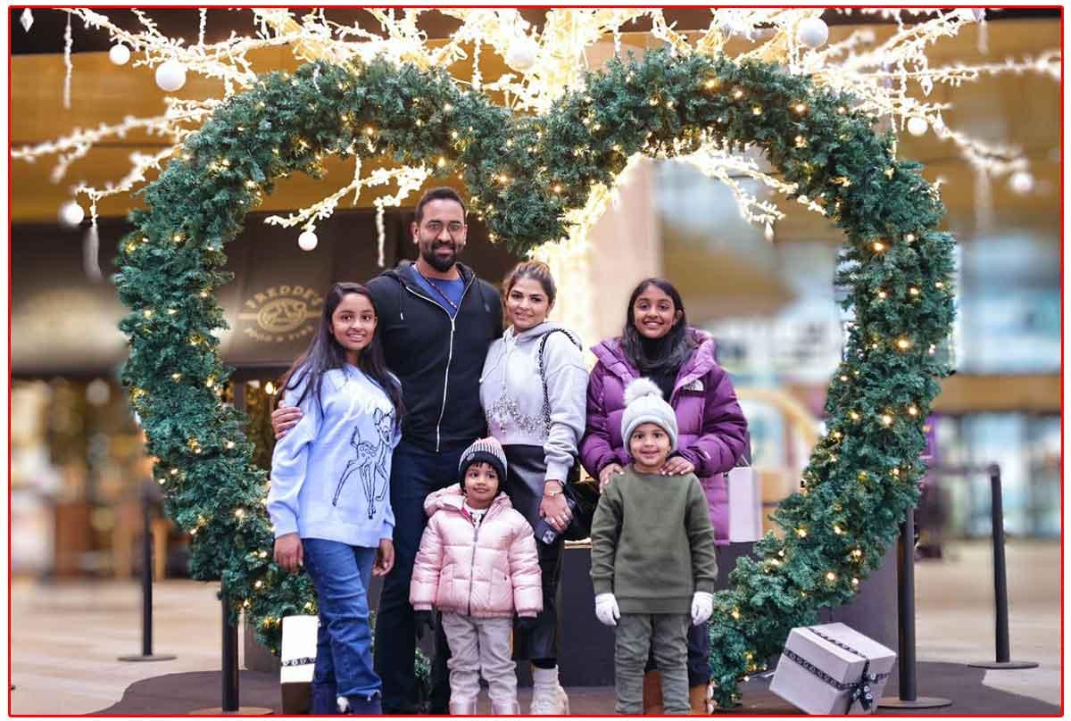 Vishnu Manchu Warm Xmas Wishes With Family Picture