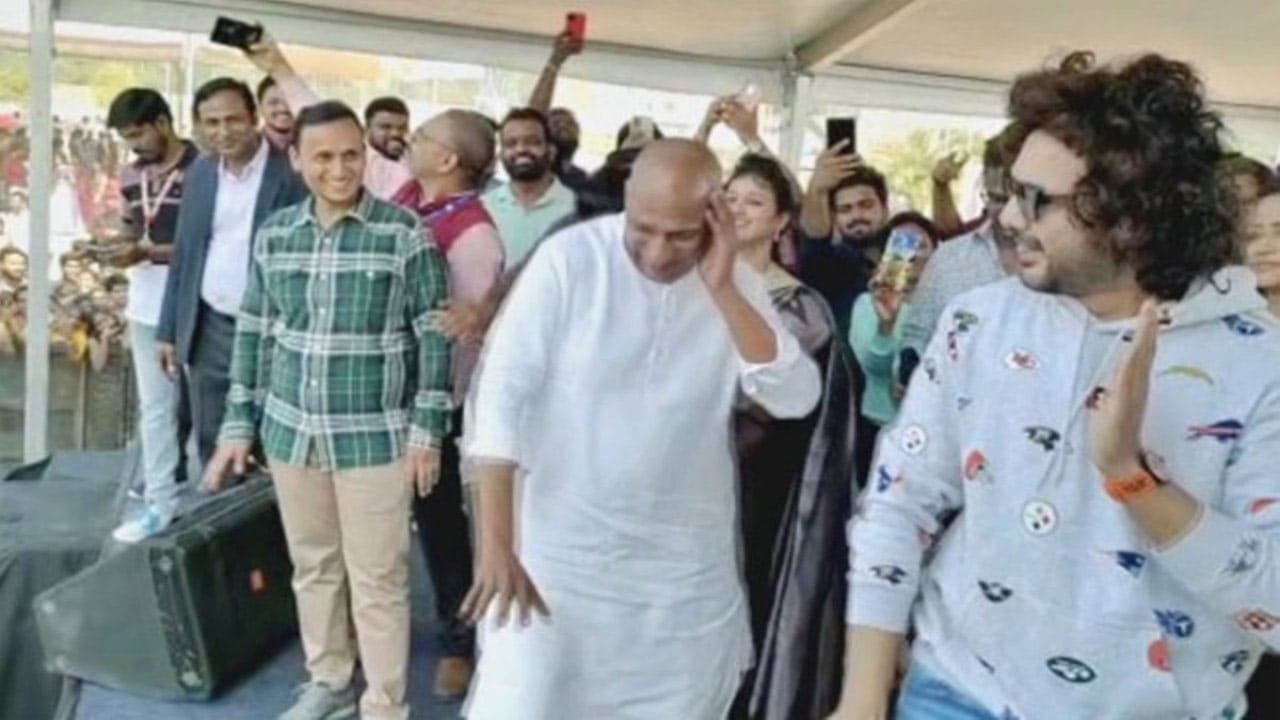Minister Malla Reddy dances to DJ Tillu