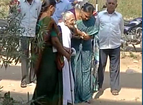 Modi's Mother @ Bank for Her Son's Politics?