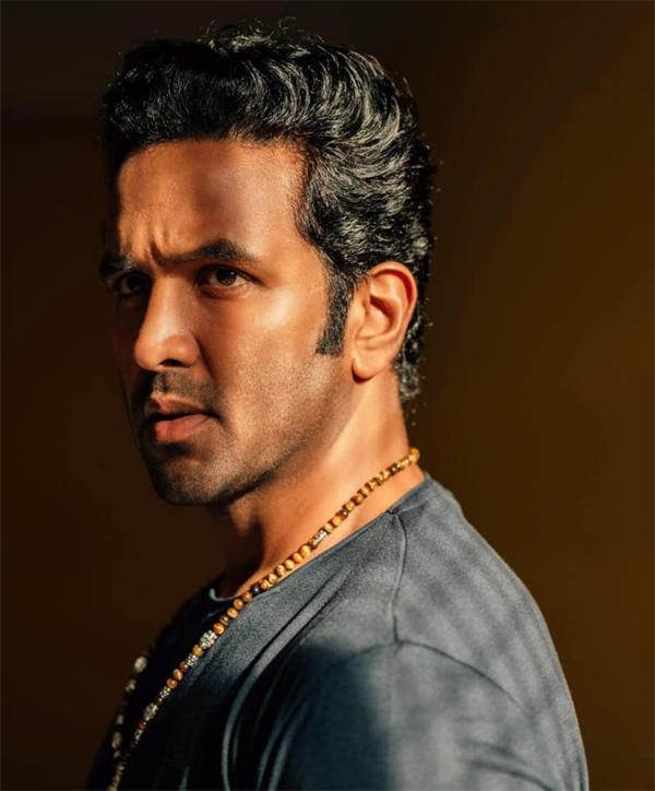 Mosagallu In The Lines Of Slumdog Millionnaire