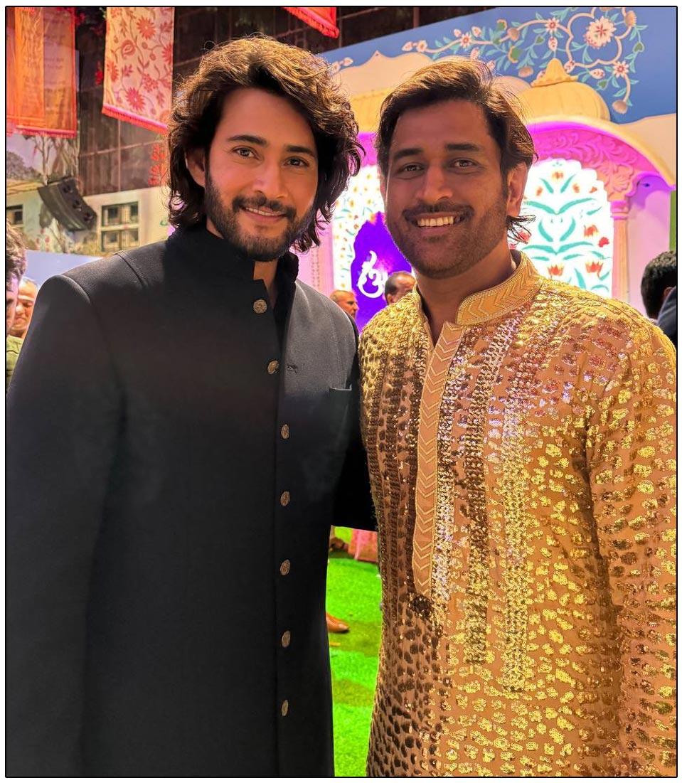 Mahesh Babu Snapped With MS Dhoni
