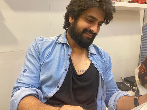 Hero In Love, Gets Permanent Tattoo