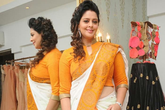 Politicians Fight For Hot Actress
