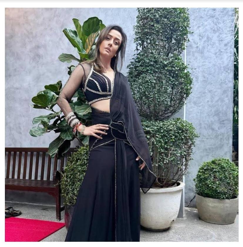 Mahesh Babu wife looks elegant in a black outfit