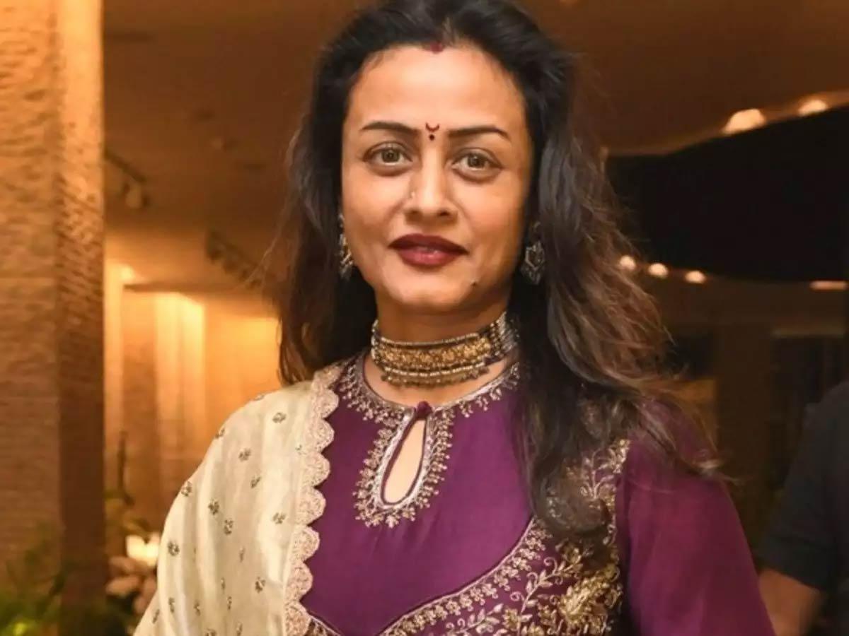 Super Star wife about his heroines