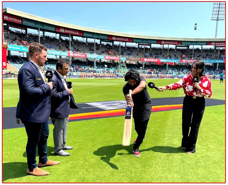 Nani Promoted Dasara at Ind vs Aus in Vizag