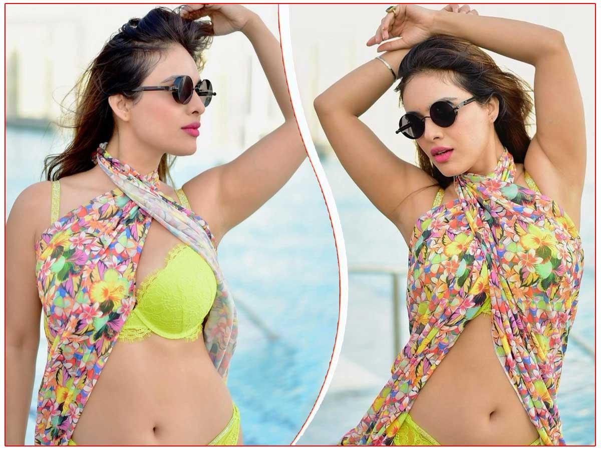 Neha Malik showing her curves naughtily