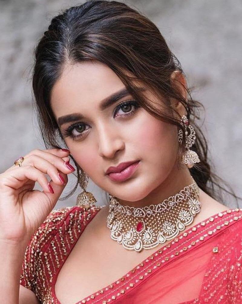 When hot beauty went on a slapping spree