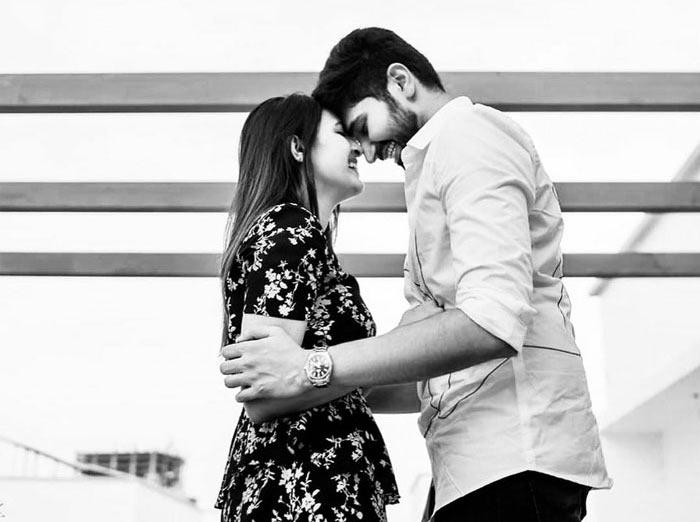 Pawan Helps Love Birds Niharika, Chaitanya