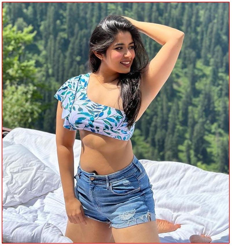 Nikita Sharma Dares Sun Rays