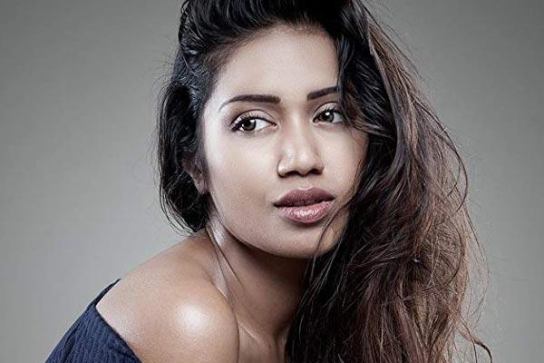 Nivetha Chooses Dubai Over Begging