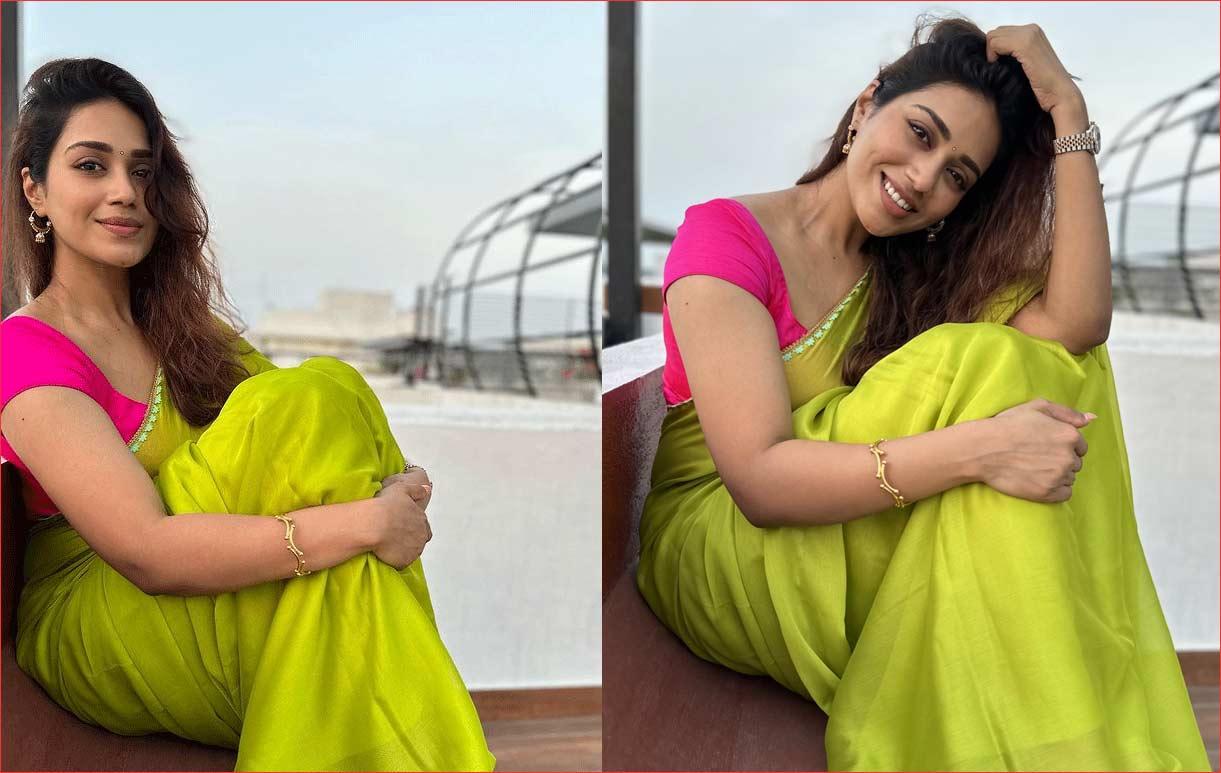 Nivetha Pethuraj passionate in parrot saree