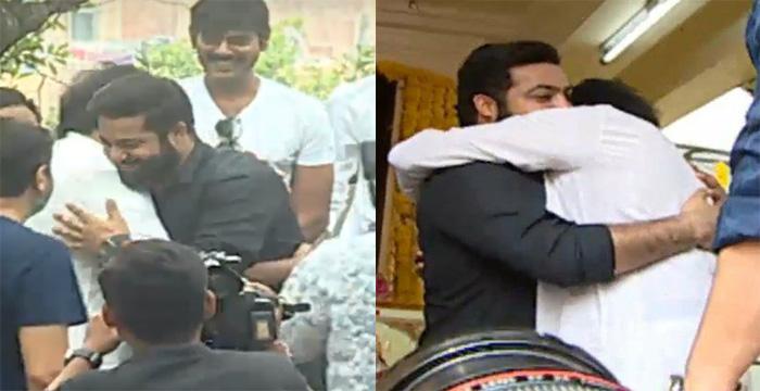 NTR hugs Pawan Kalyan and Welcomes Him