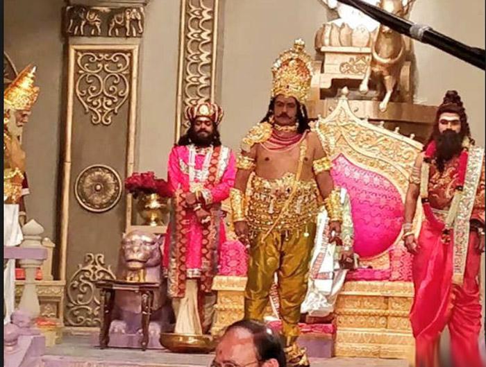 NTR Biopic In Baahubali Footsteps