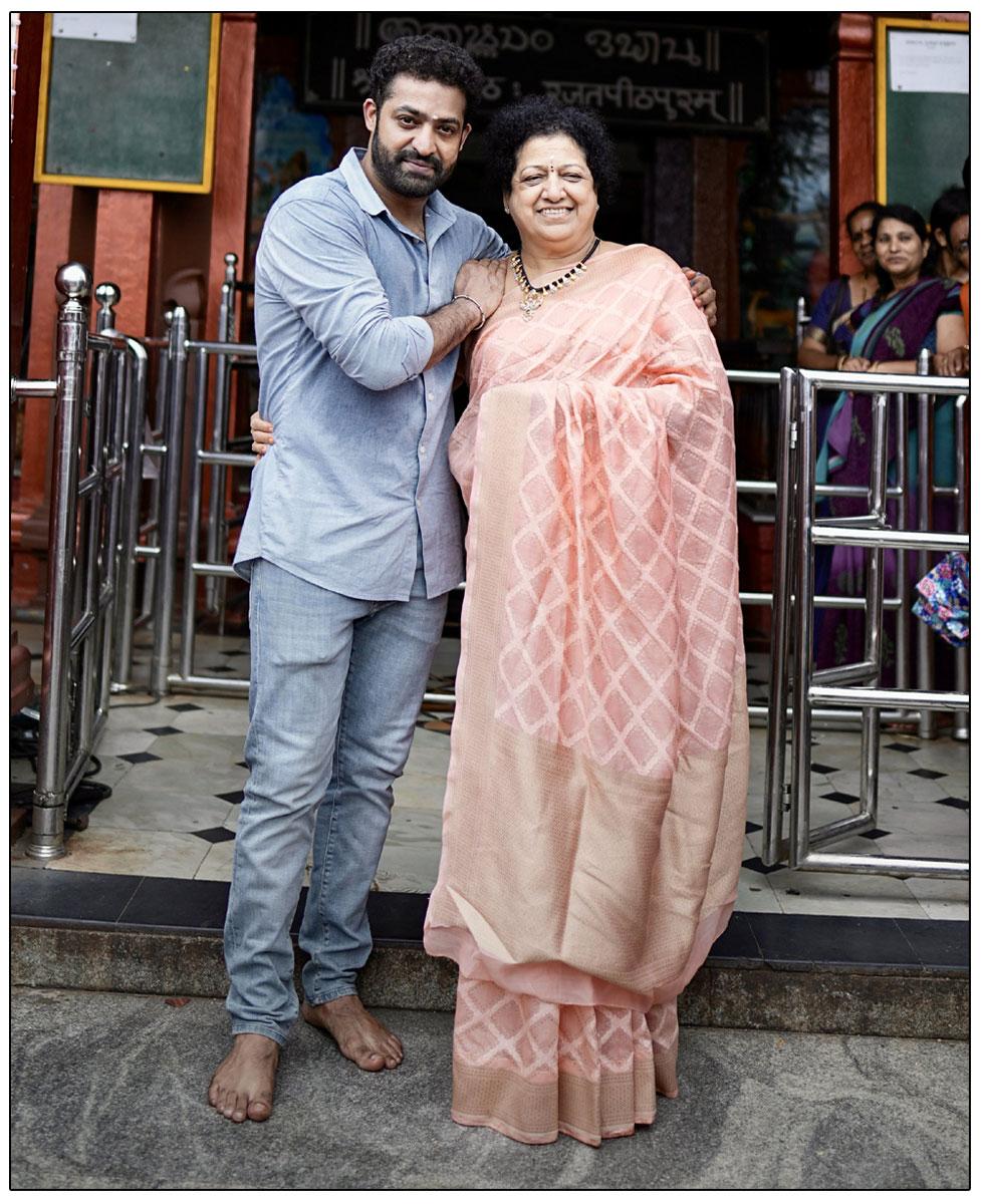 NTR Visits Udupi Sri Krishna Matha Along With His Mother