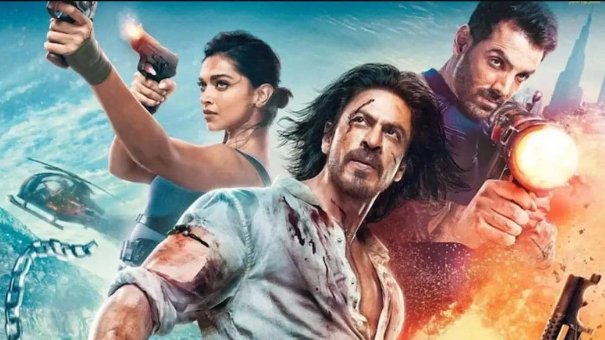 SRK grooves as Pathaan trailer goes on Burj Khalifa