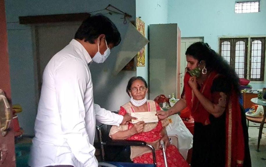 Chiru donates Rs 1 Lakh to Pavala Shyamala