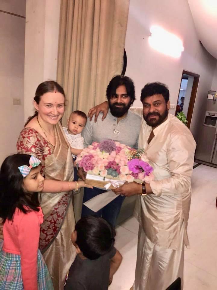 Pawan &amp; Anna B-Day Wishes to Chiranjeevi