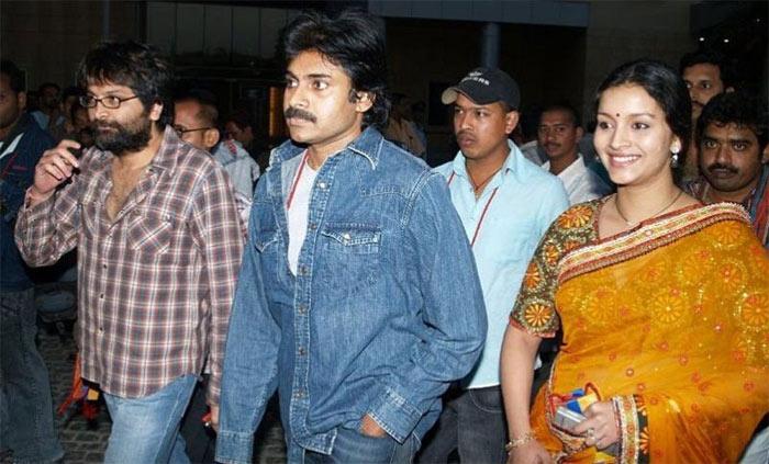 Pawan's Full Support To Renu Desai