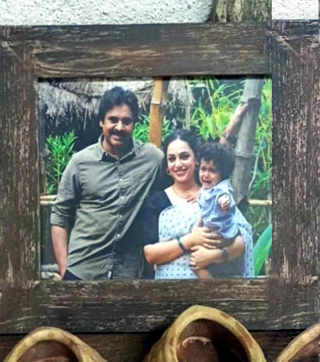 Bheemla Nayak family photo becomes the talking point