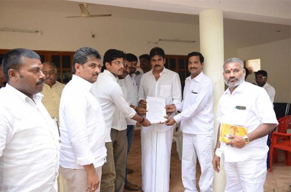Pawan Brand Ambassador for Handloom Weavers