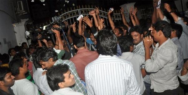 Pawan Kalyan Paying 3 Lakhs Damage!