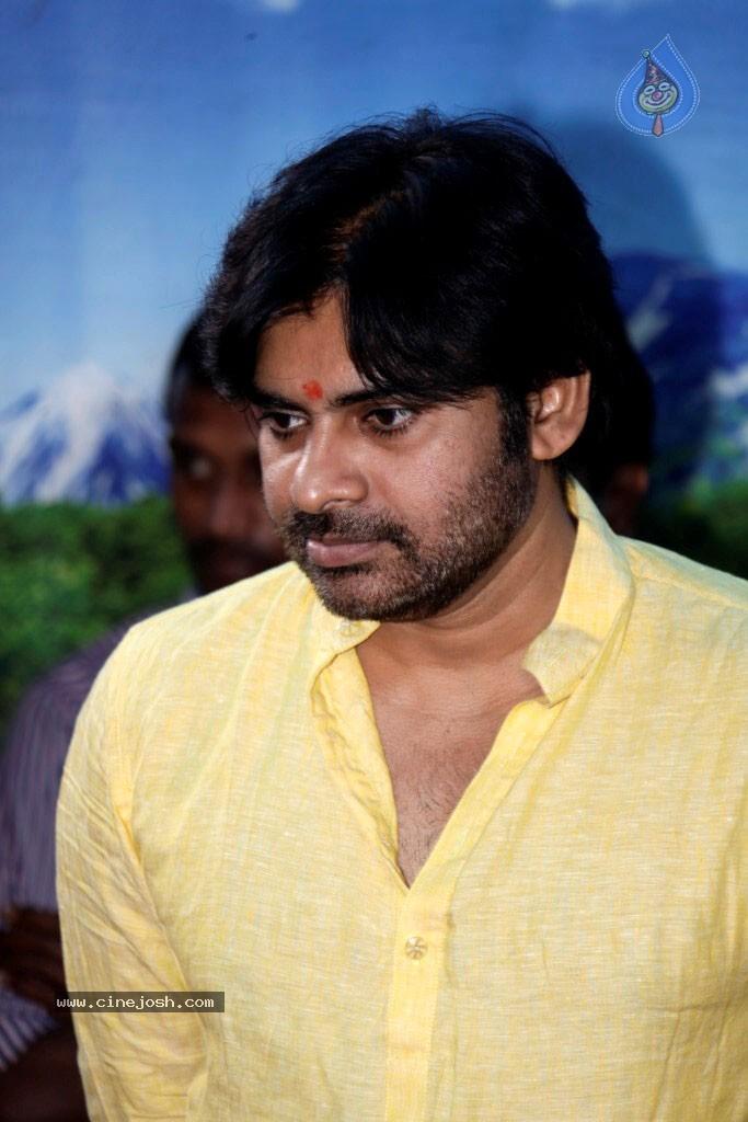 Hema Comments On Pawan Kalyan Caste