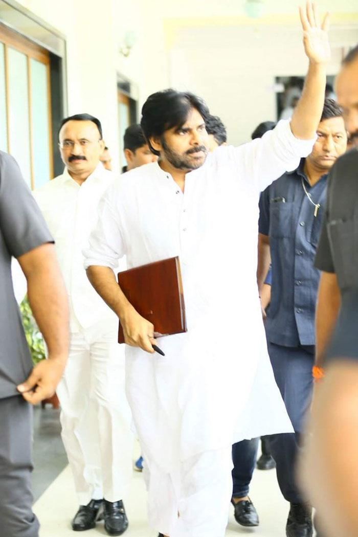 Analysis: Pawan Equally Distant from TDP, YCP &amp; BJP