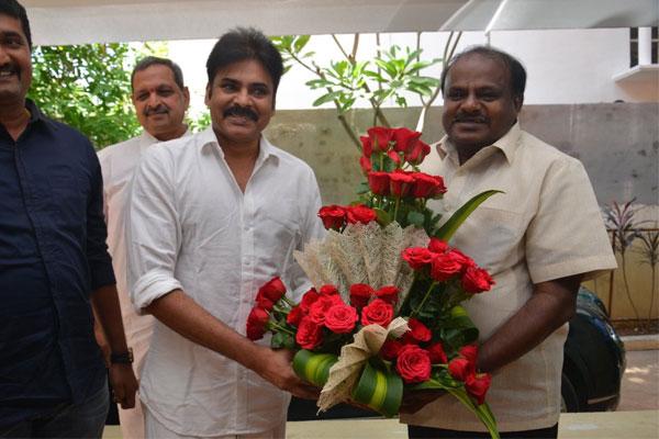 Pawan's Reluctance on AP's Special Status!