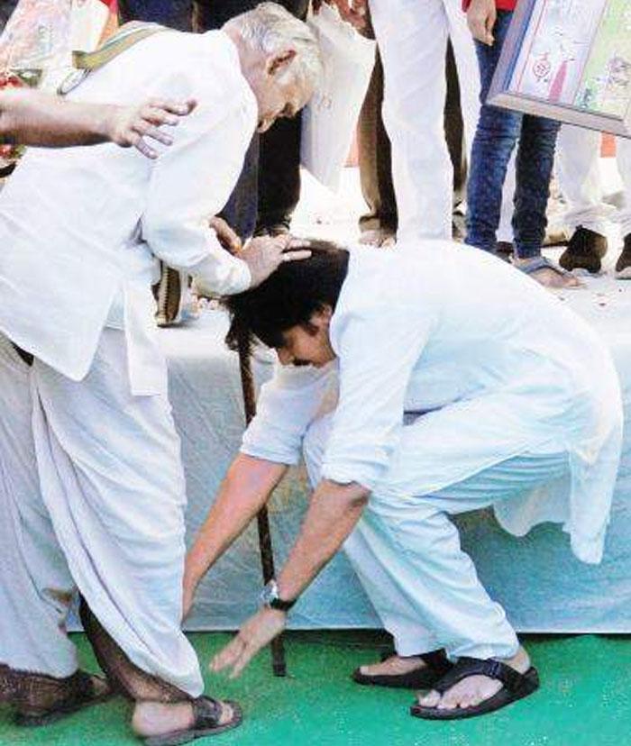 Pawan Kalyan Touches Farmer Feet
