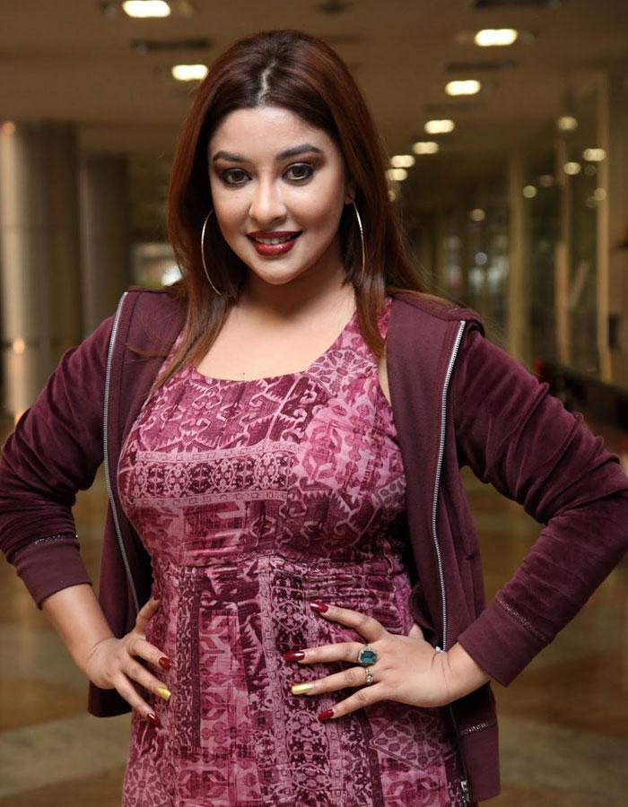 Payal Ghosh Foolish Tweet on RRR