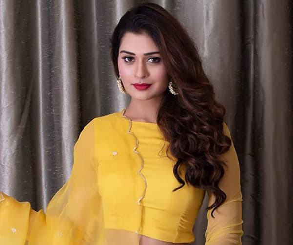 Hot Actress Strict No To Industry Guy!