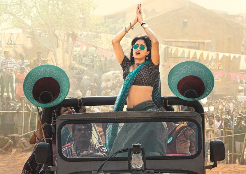 People blast Janhvi for cringe role in Peddi