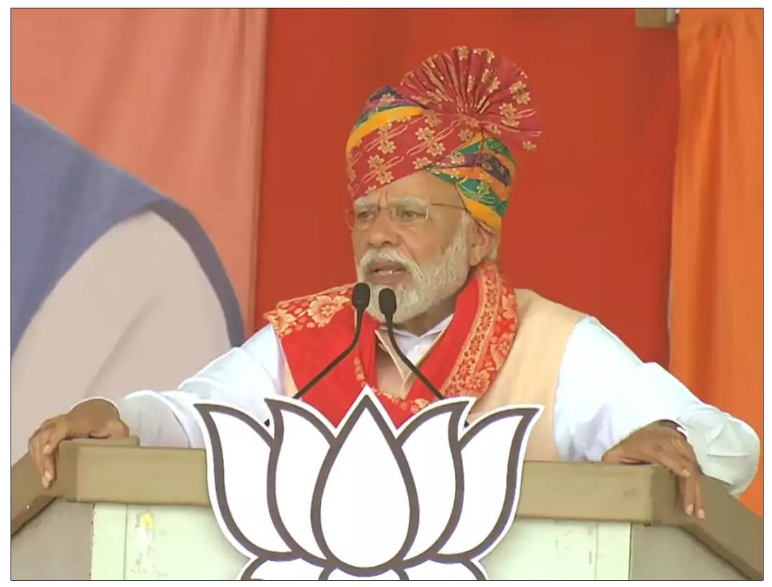 PM Modi Speaks In Telugu To Woo Telangana Voters