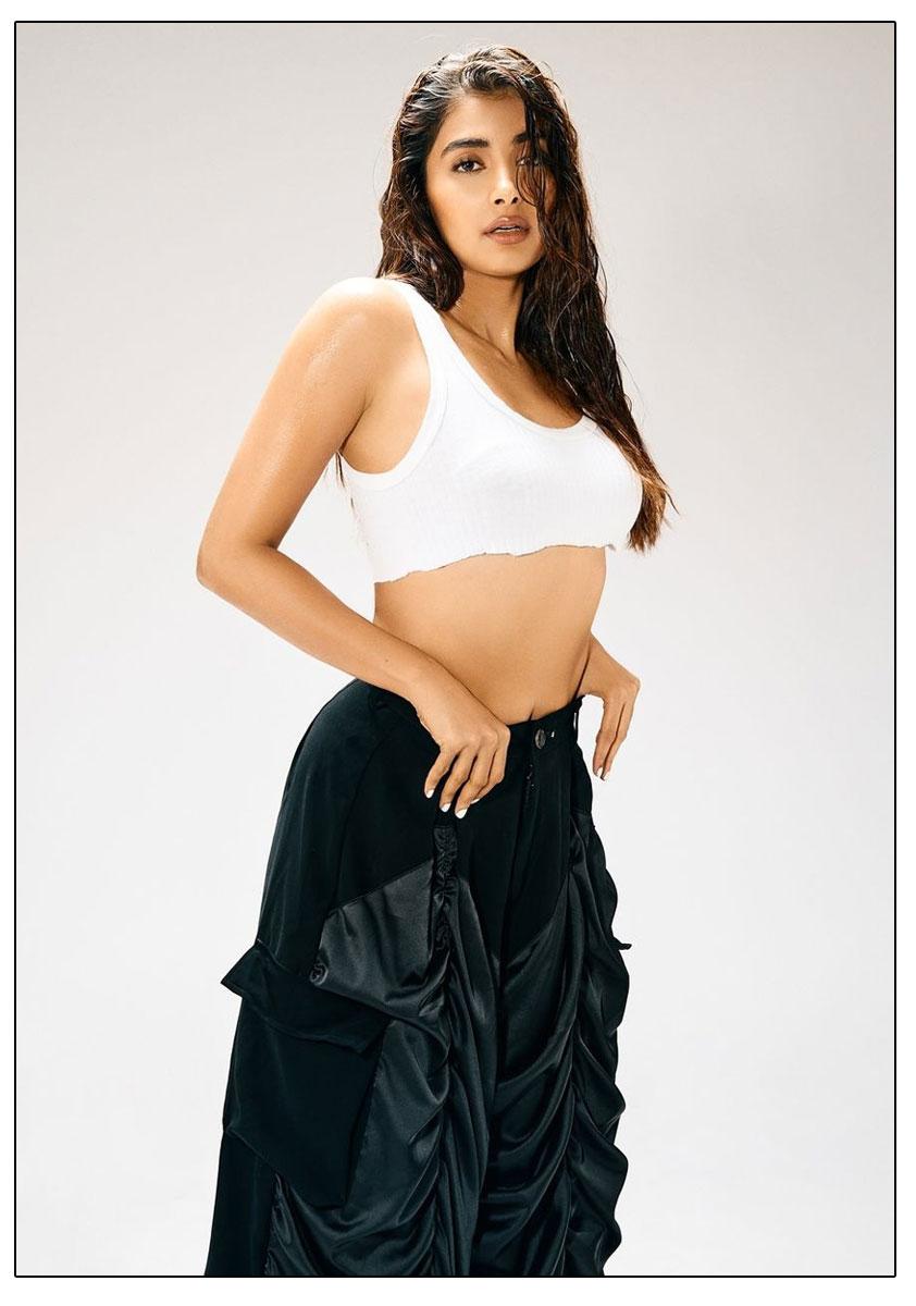 Pooja Hegde Impeccable Style In Cropped Top