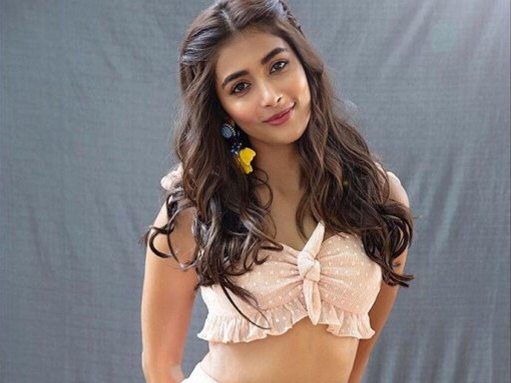 Pooja Hegde Asked For Nude Pic! Check Out Her Sassy Reply