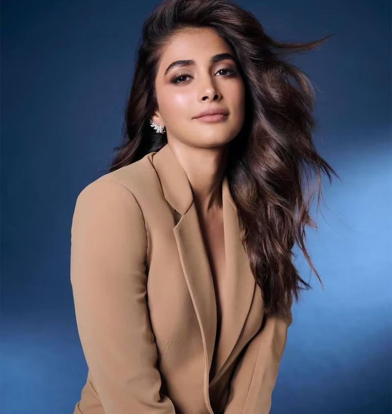 Pooja Hegde turns sensuous in a gown