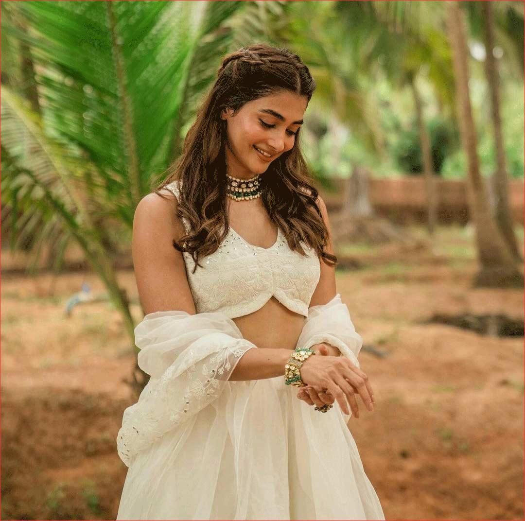 Pooja Hegde floors all in a lovely lehenga