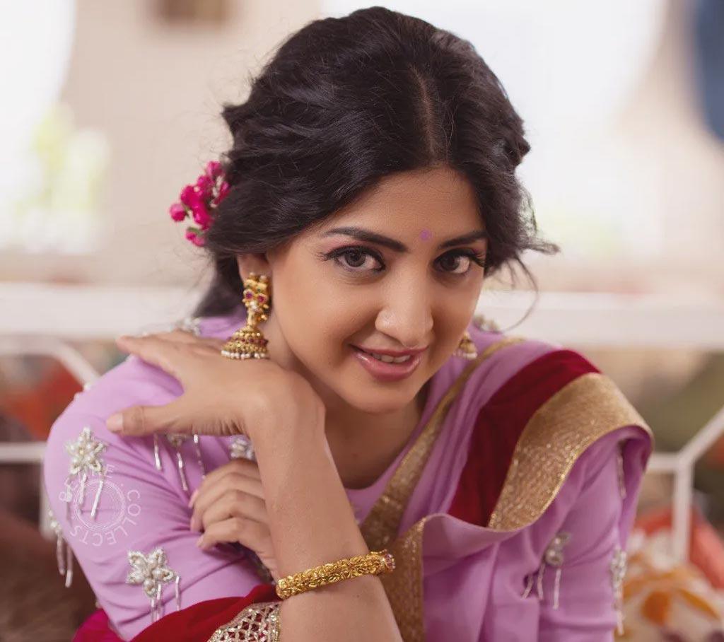 Poonam Kaur promises sensational revelation